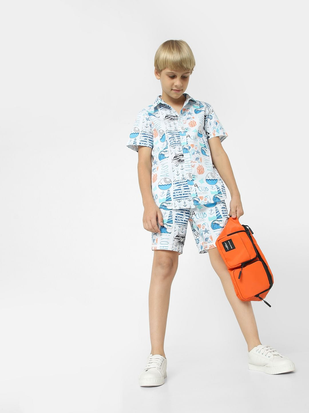 BOYS White Abstract Print Shorts - 4/5Y