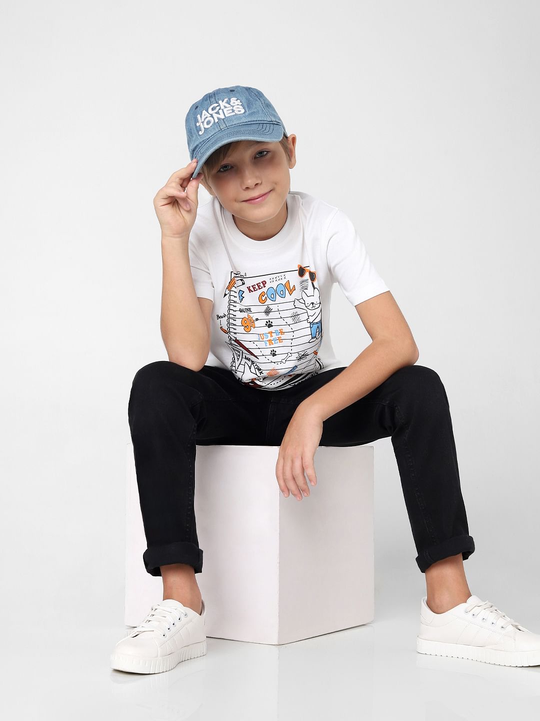 BOYS White Graphic Print Crew Neck T-shirt - 4/5Y