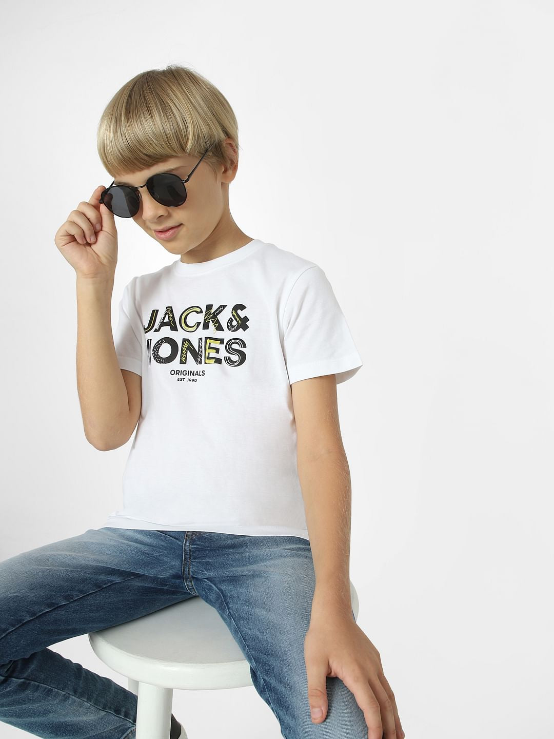 BOYS White Logo Print T-shirt - 4/5Y