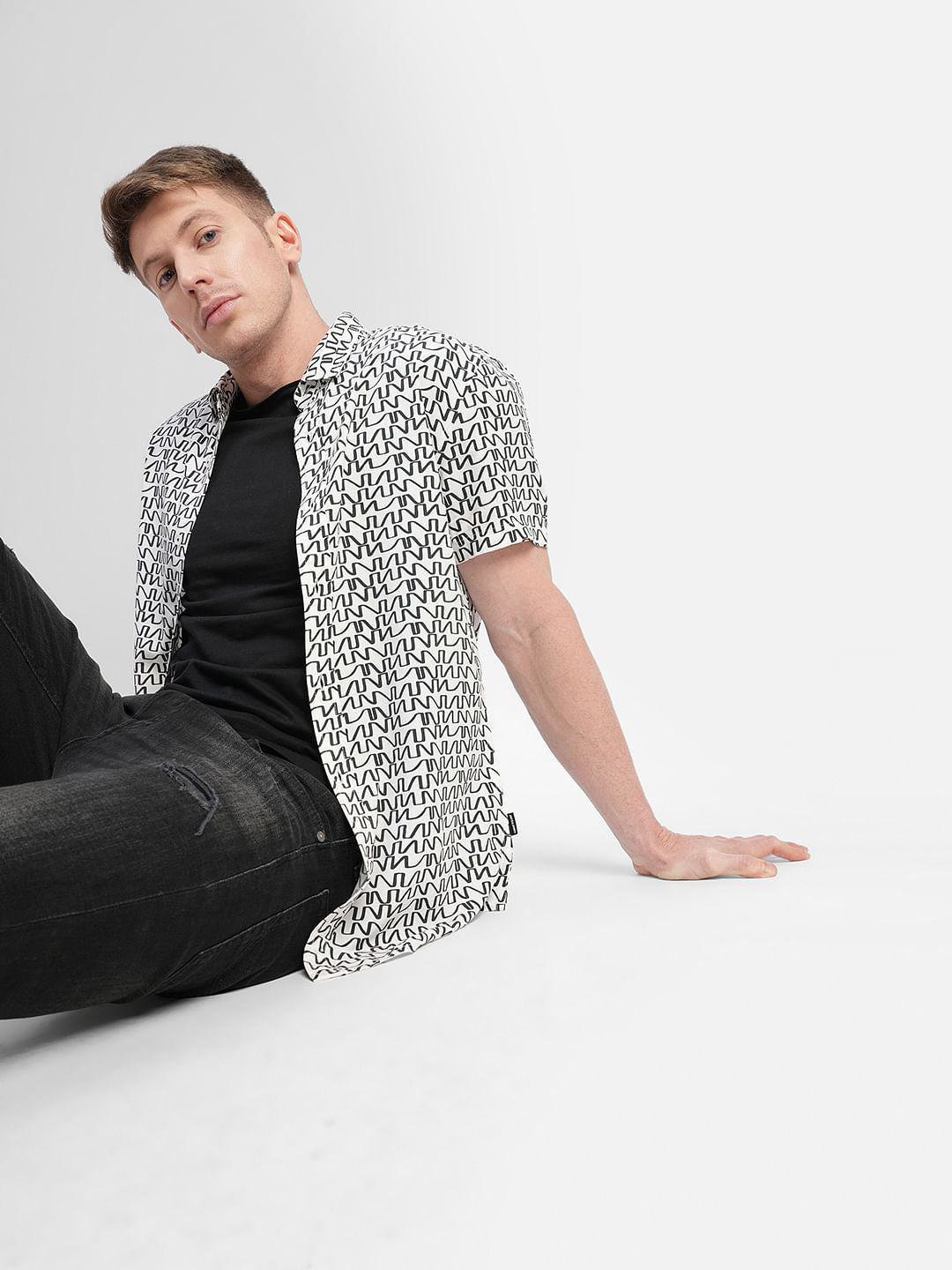 White Printed Short Sleeves Shirt - S