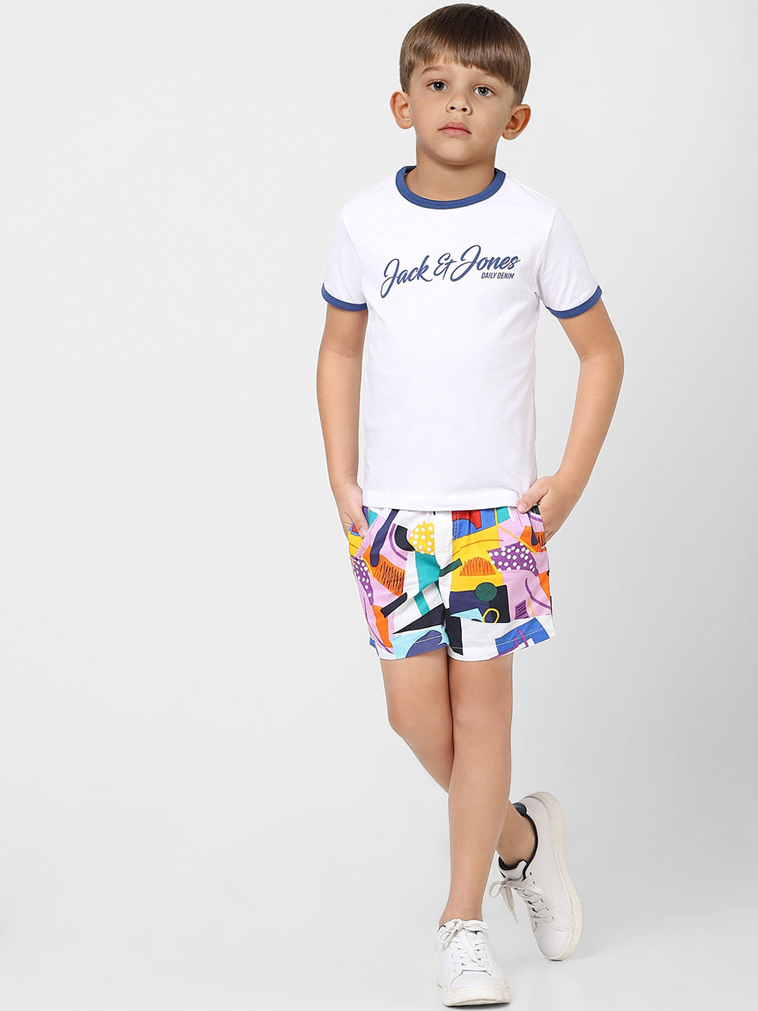 Boys White Contrast Tipping Crew Neck T-shirt - 4/5Y