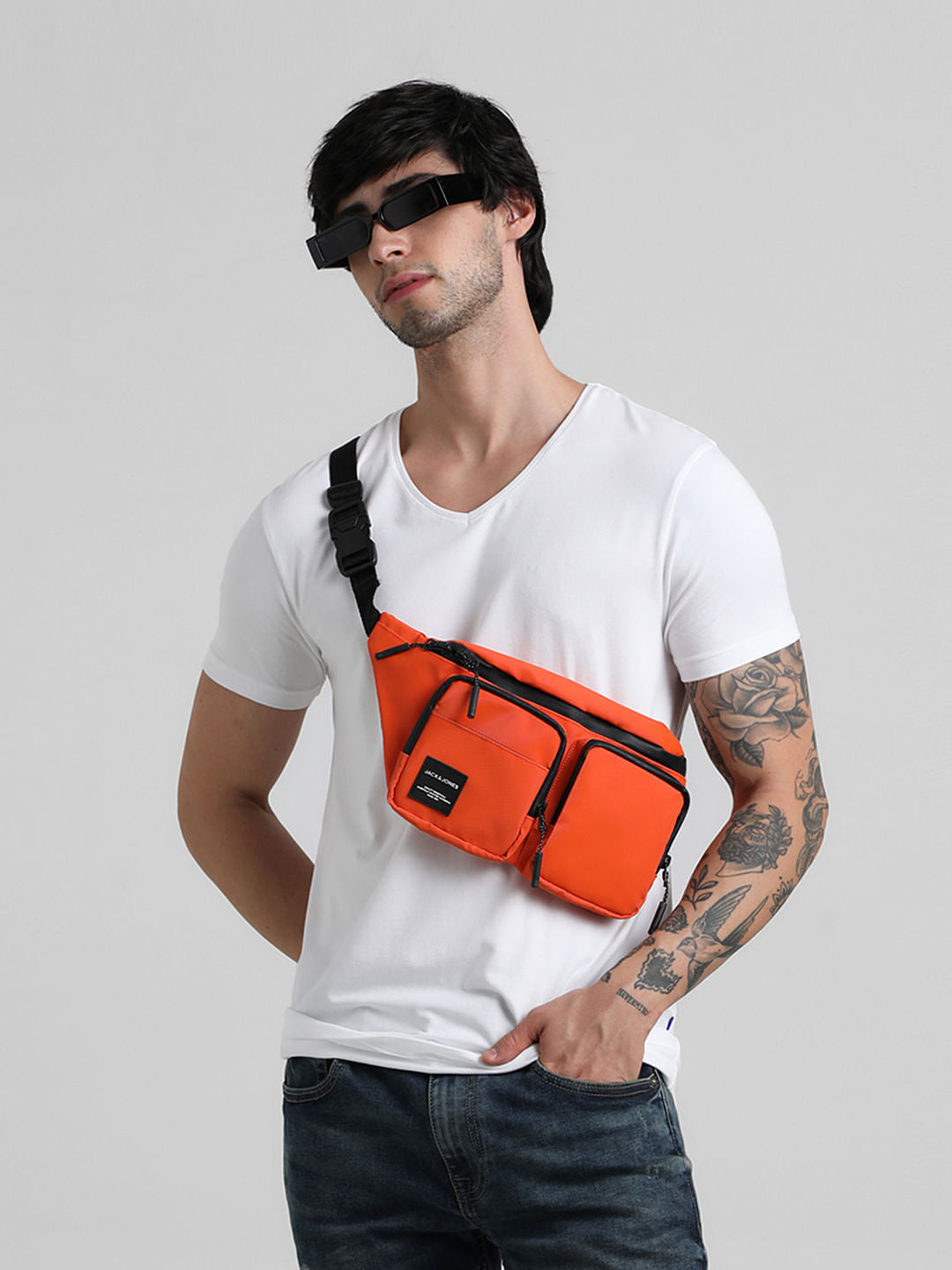 White Solid V-Neck T-shirt