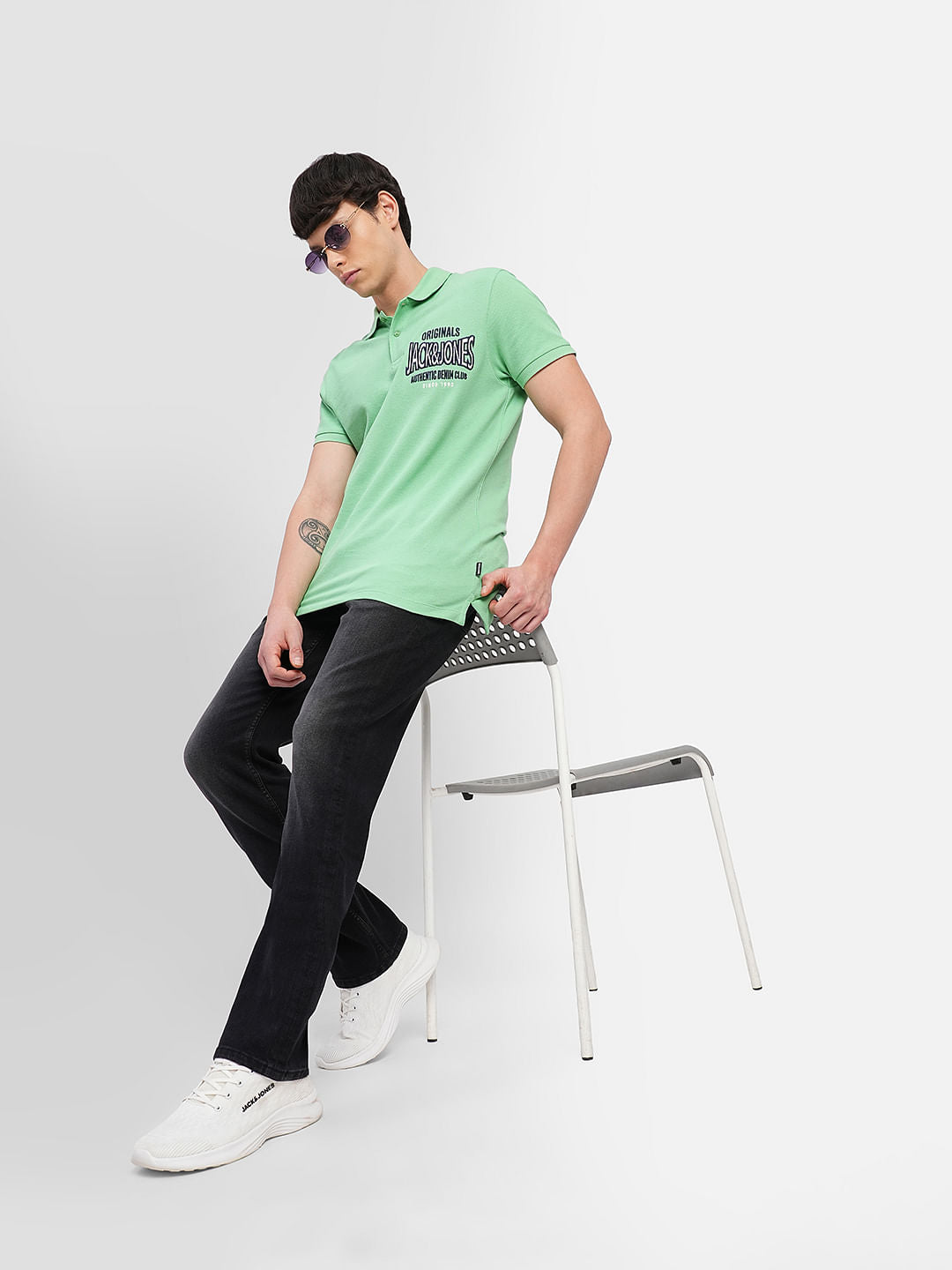 Black Mid Rise Clark Straight Fit Jeans - 28/30