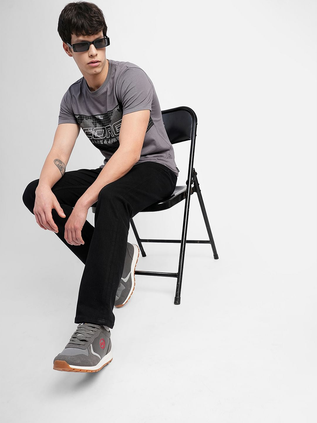 Black Mid Rise Clark Regular Fit Jeans - 28/30