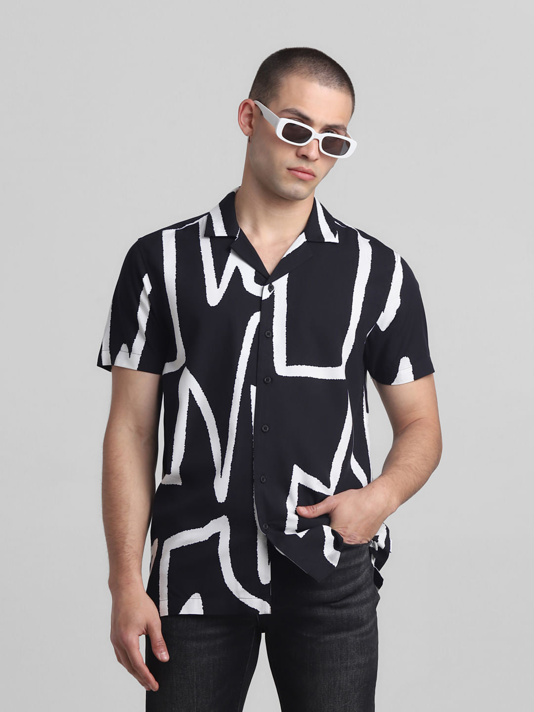 Black Abstract Print Short Sleeves Shirt - S