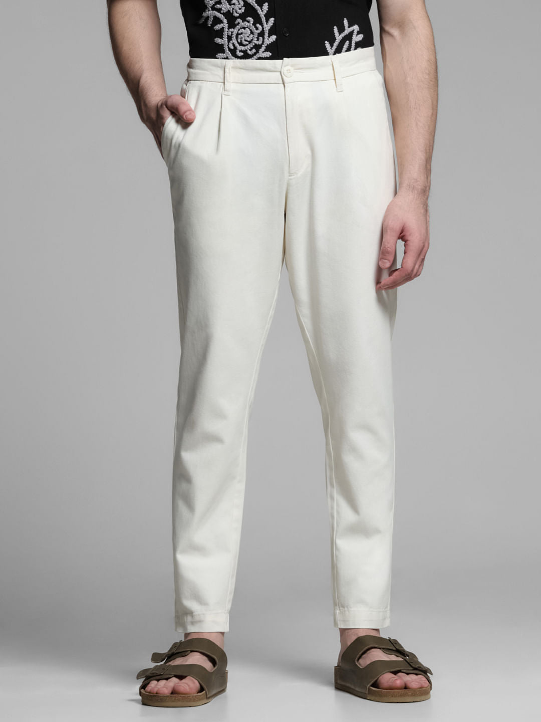 Off-White Mid Rise Regular Fit Pants - 28/30