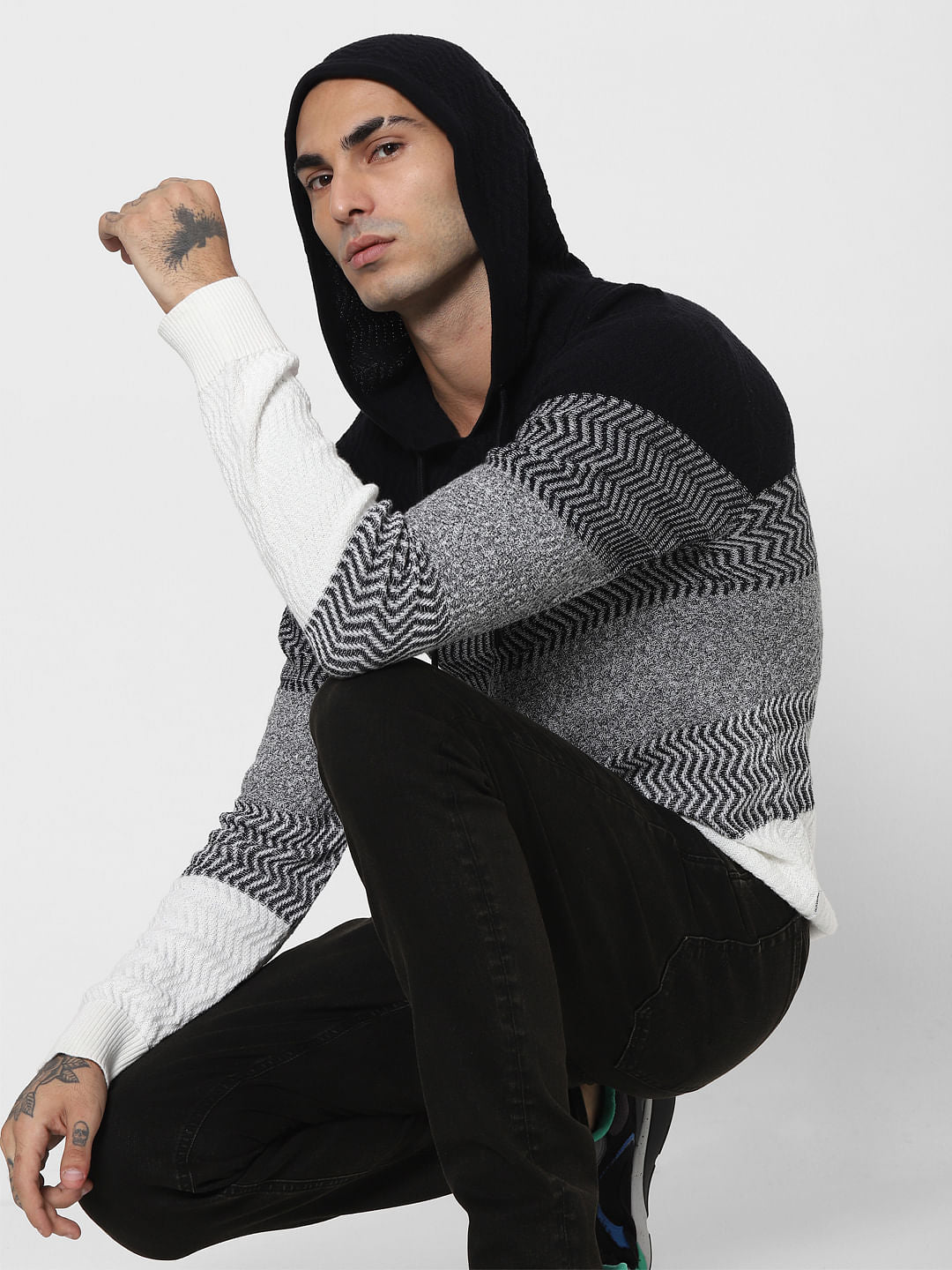 Black & White Hooded Pullover - S
