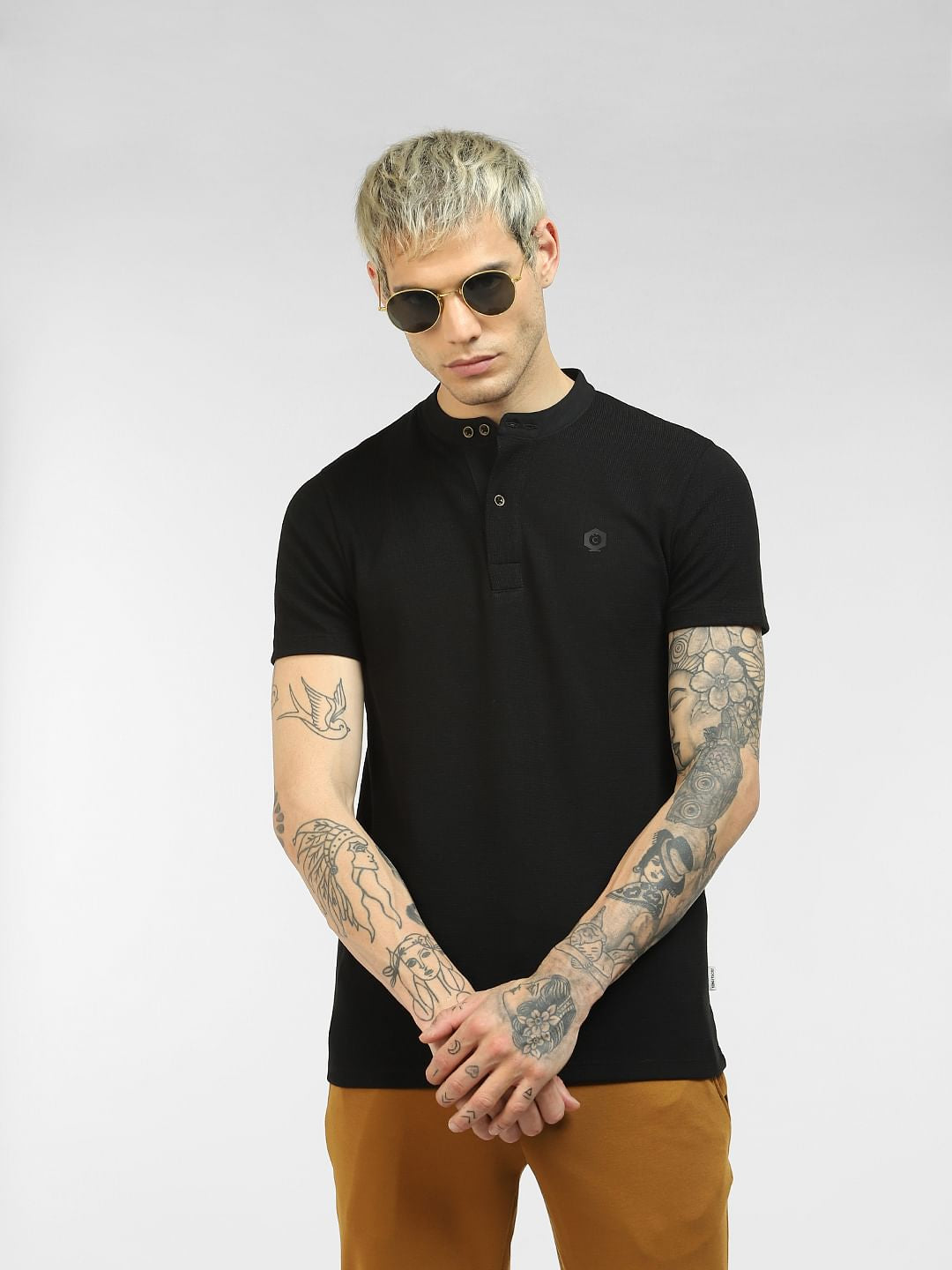 Black Henley Neck T-shirt - S