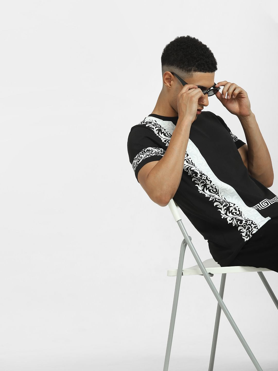 Black Graphic Print Crew Neck T-shirt - S