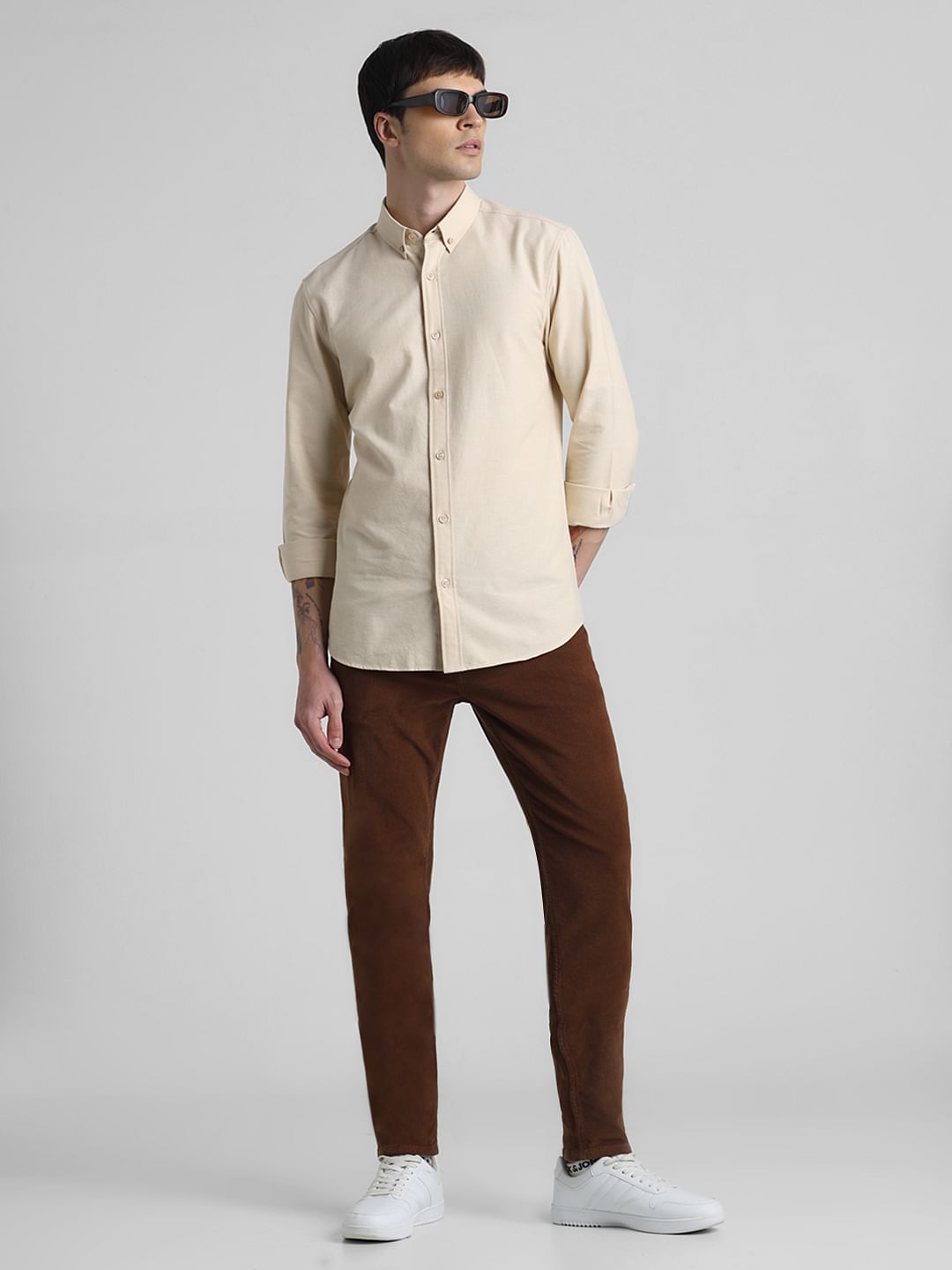 ボトムス Corduroy Pants (Brown) ₹999 | Campus Sutra men's Mocha Brown Corduroy Tailored Trousers