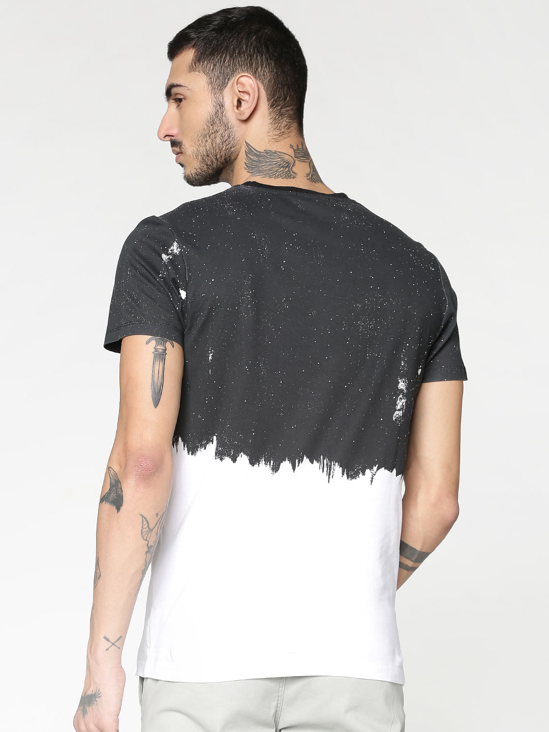 White And Black Graphic Print Slim Fit Crew Neck T-Shirt