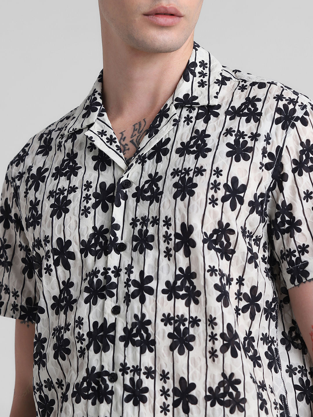 Black Embossed Print Short Sleeves Shirt