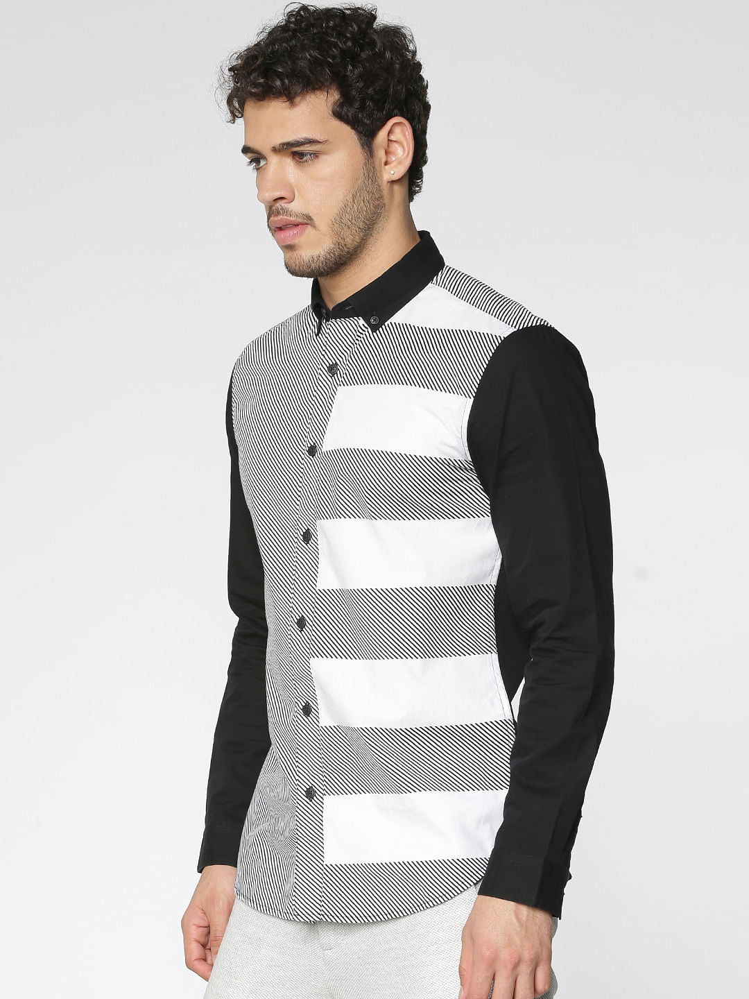 Black Colour Blocked Slim Fit Full Sleeves Shirt - S