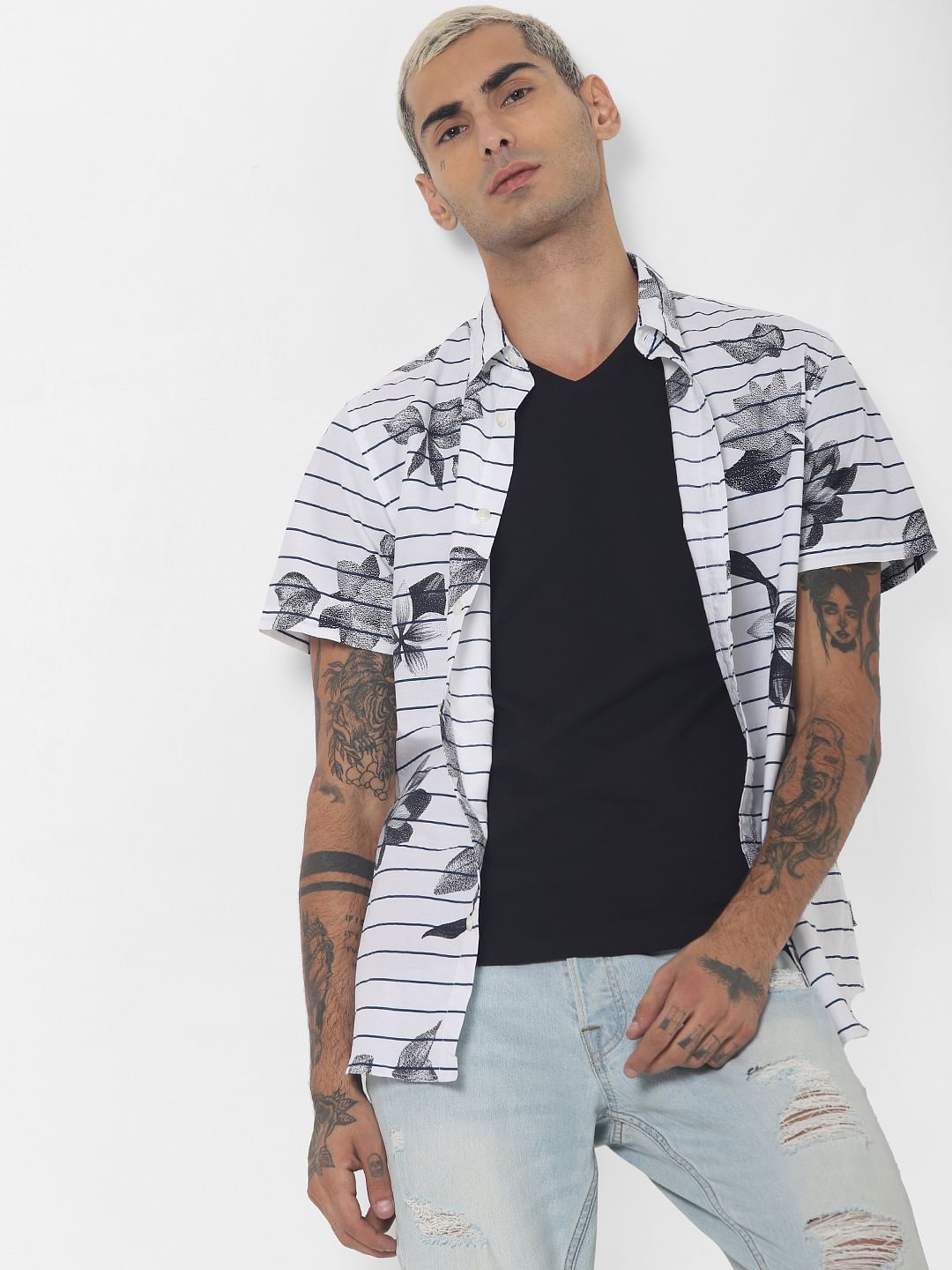 Black V-Neck T-shirt - S