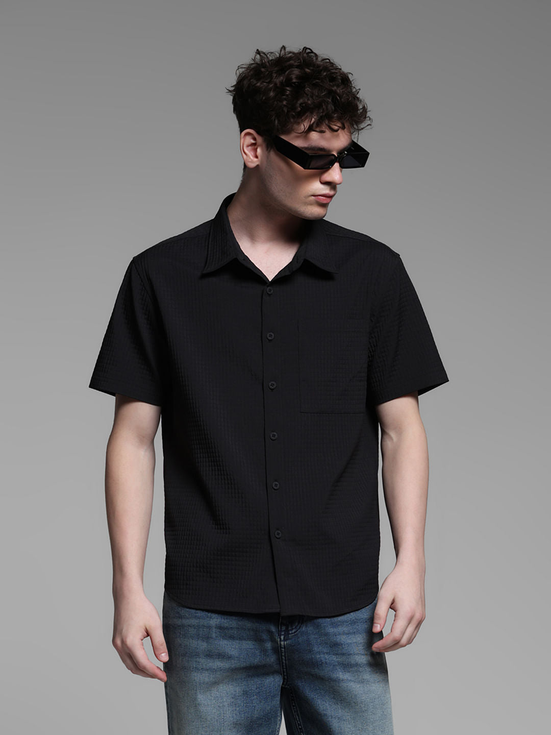 BLACK SHORT SLEEVES SHIRT - S