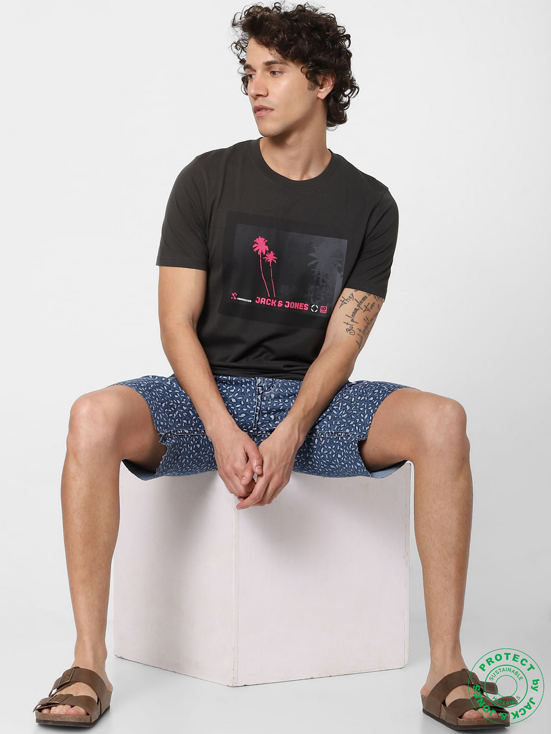 Black Graphic Print Crew Neck T-shirt - S