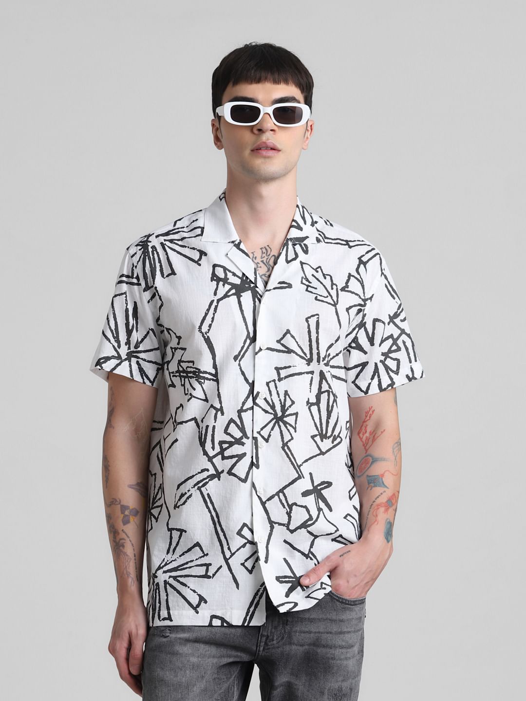 White Printed Short Sleeves Shirt - M