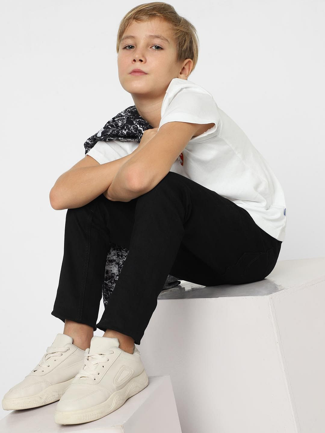 Boys Black Mid Rise Glenn Slim Fit Jeans