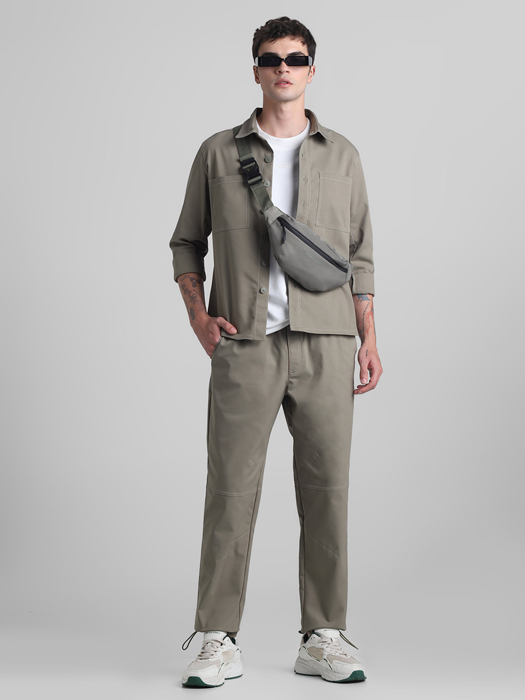 Men Olive Loose Fit Cargo Pants With Drawcord Hem