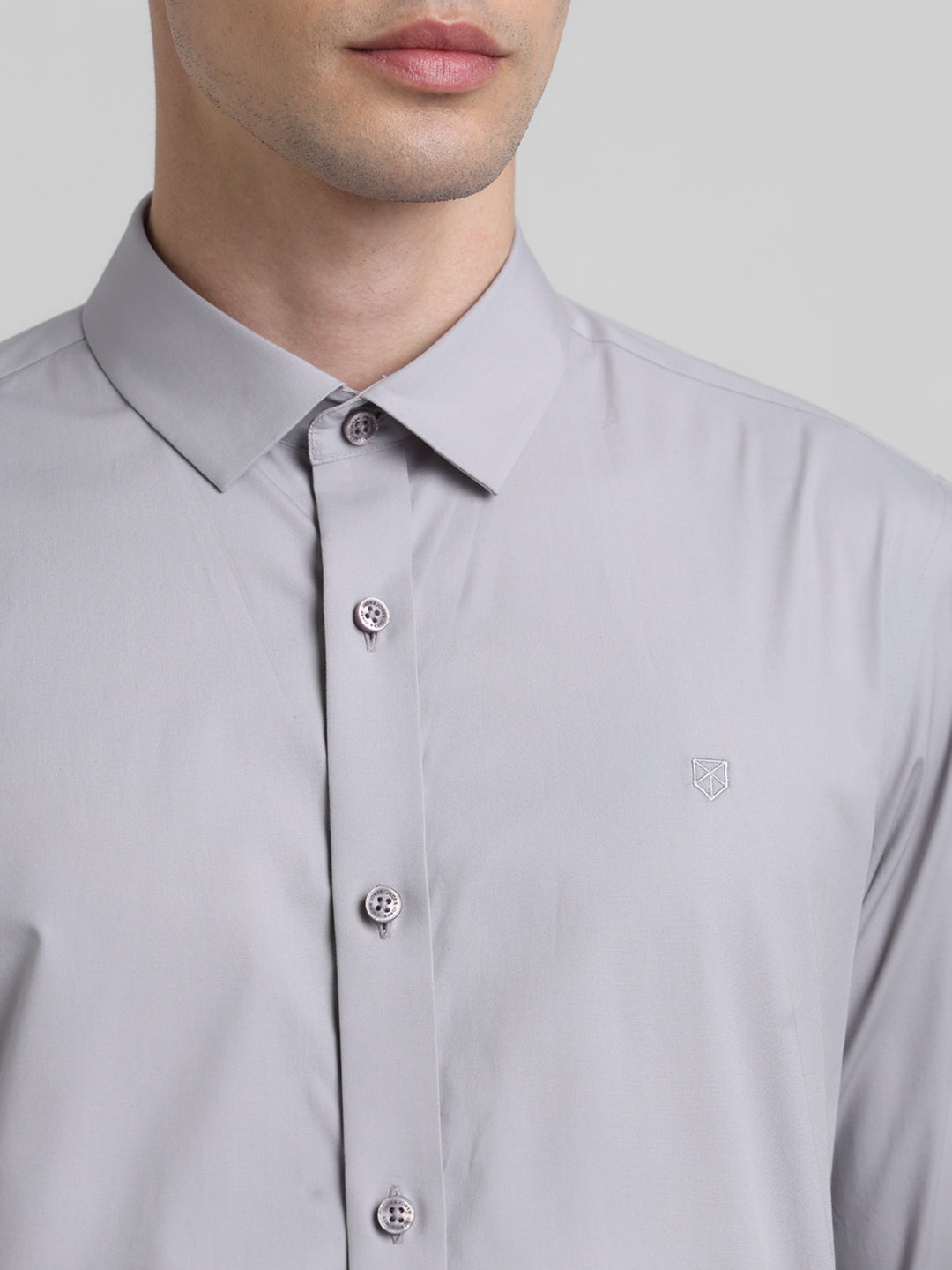 Men's Grey Solid Slim Fit Poplin Shirt With Cutaway Collar