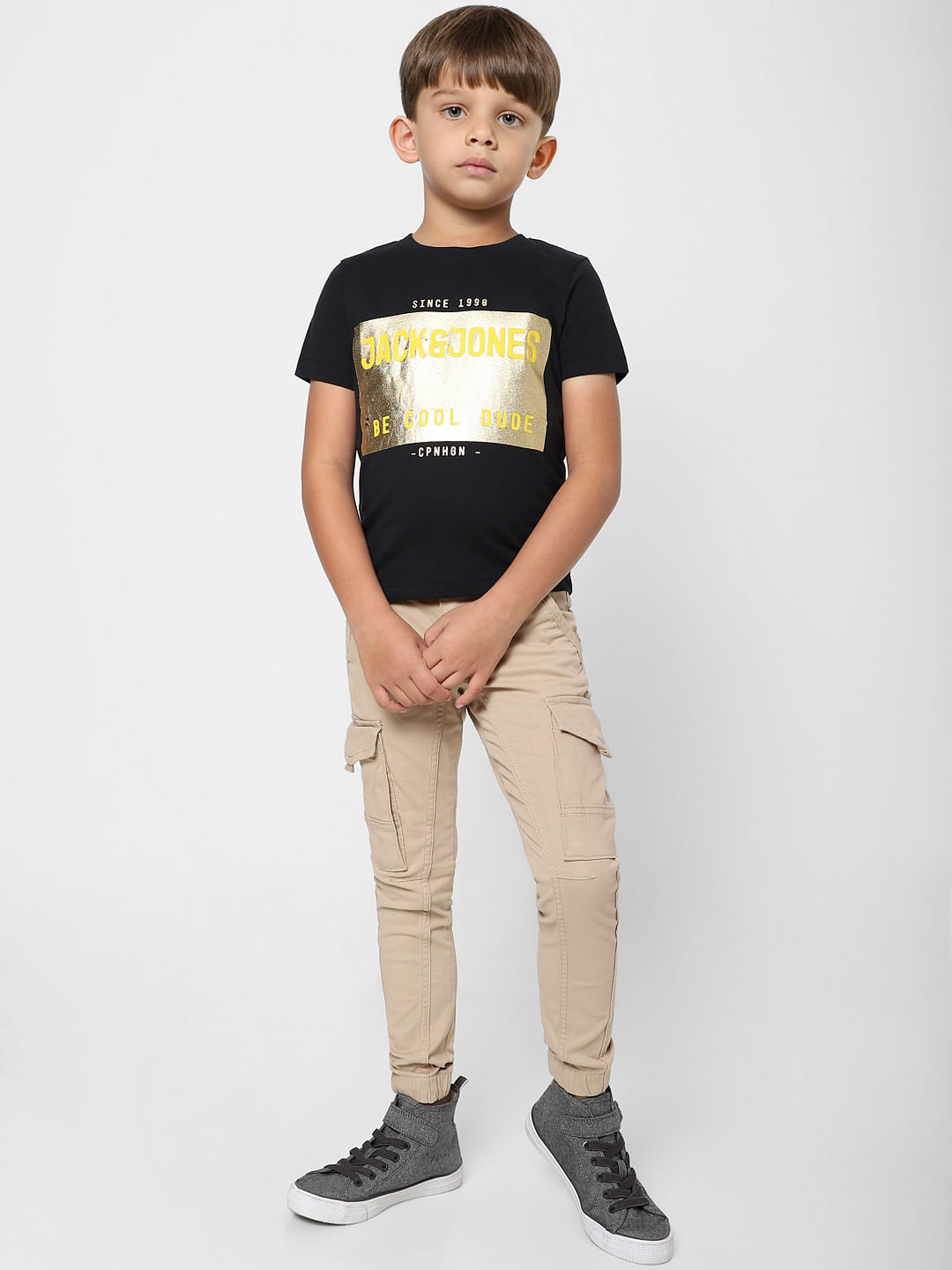 Boys Black Graphic Logo Print Crew Neck T-shirt - 4/5Y