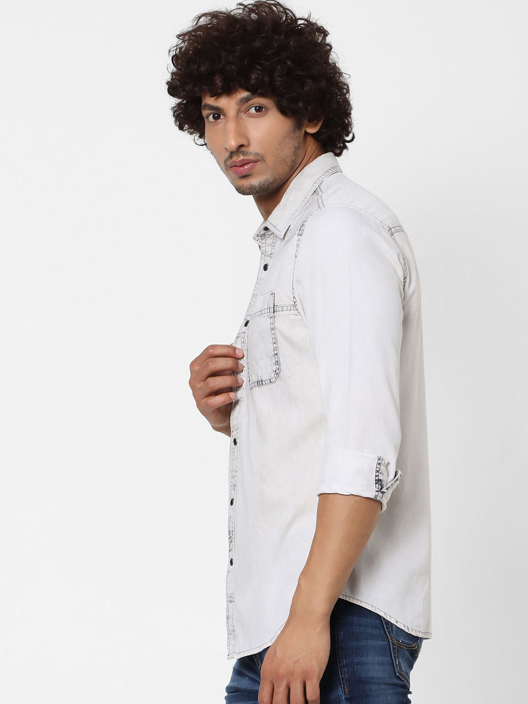 White Full Sleeves Buttoned Shirt