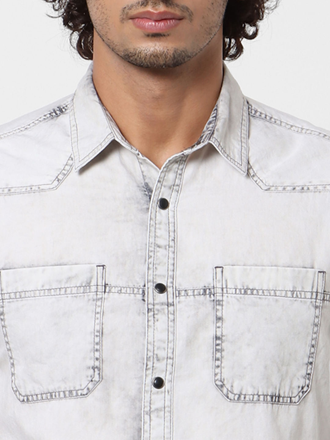 White Full Sleeves Buttoned Shirt