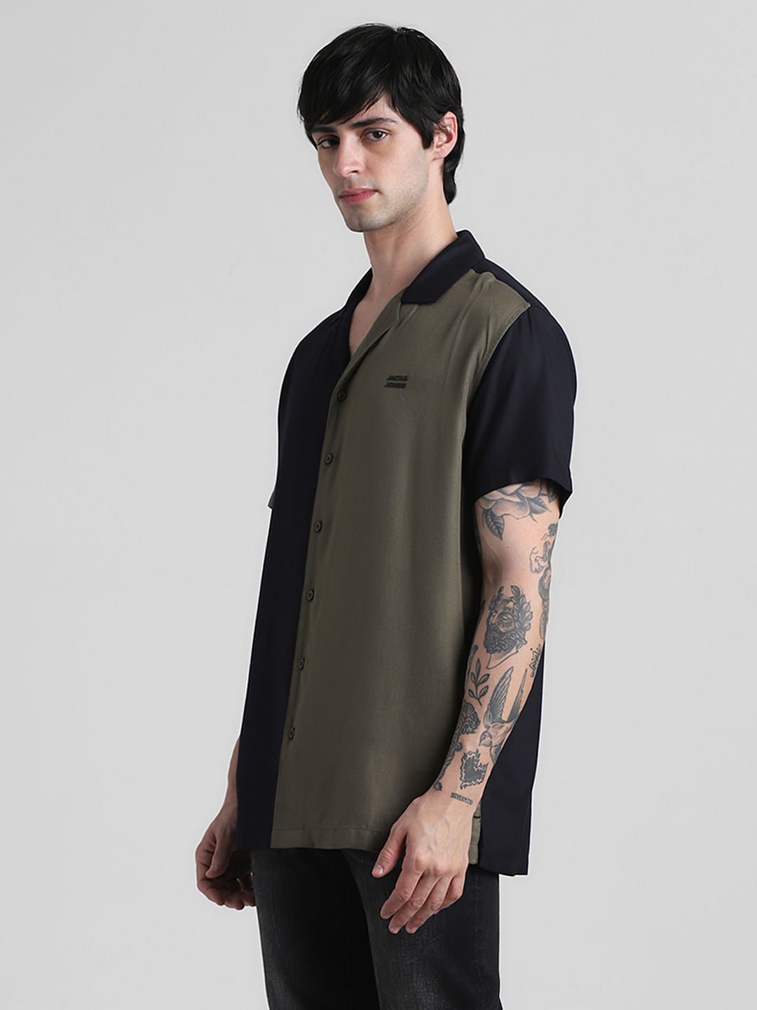 Green Colourblocked Short Sleeves Shirt