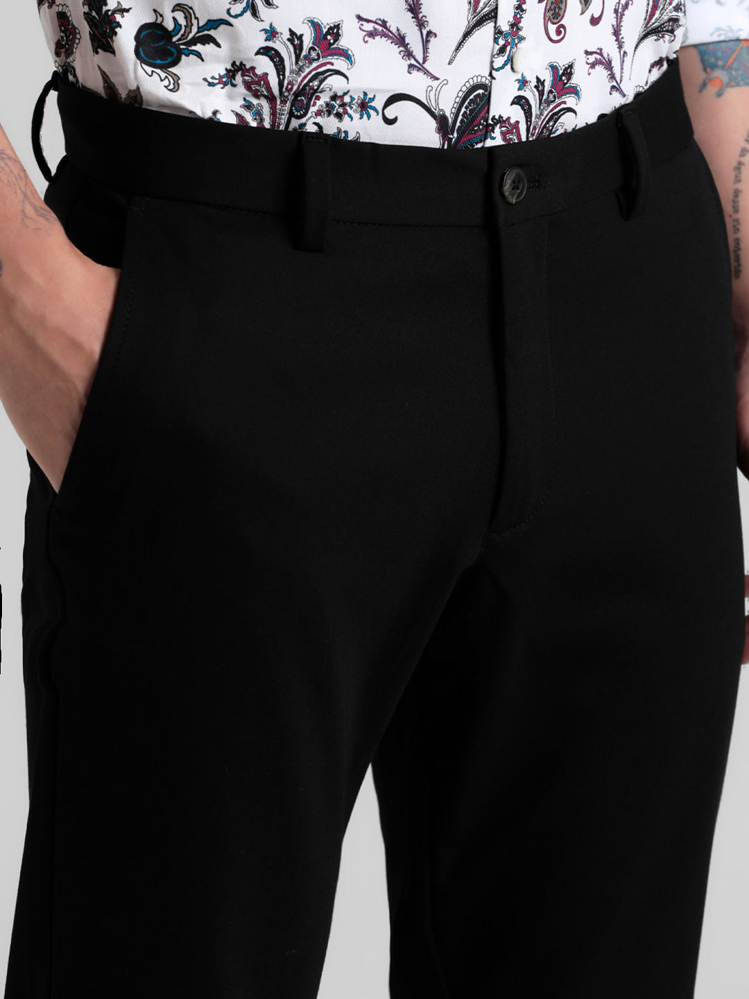 Black Mid Rise Slim Fit Chinos