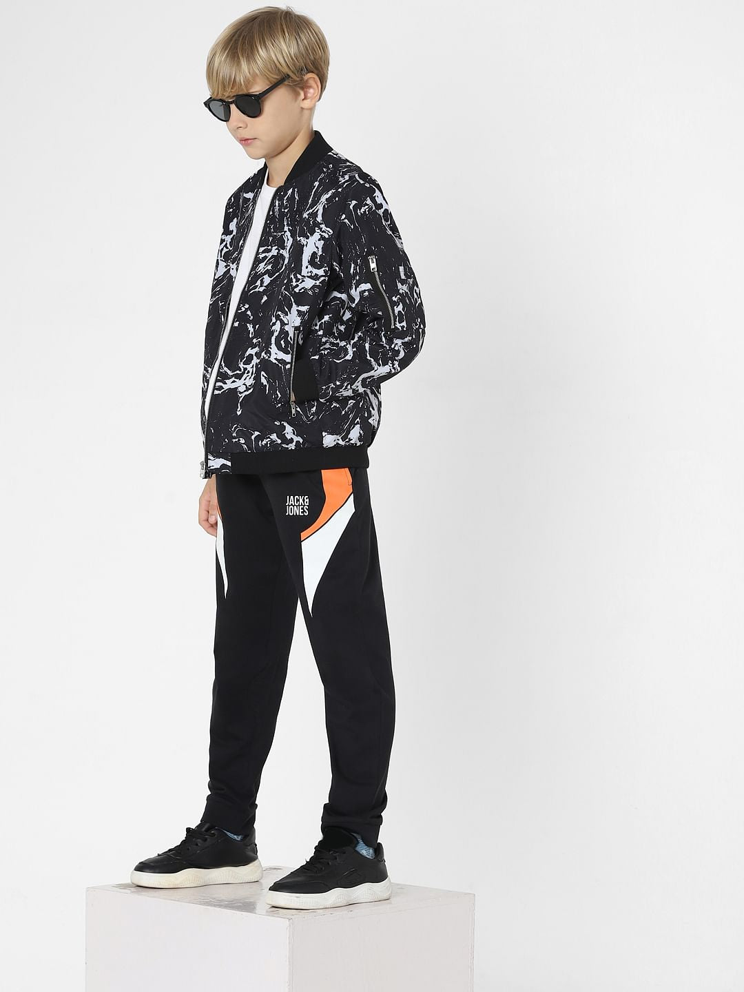 Boys Black Mid Rise Colourblocked Joggers - 4/5Y