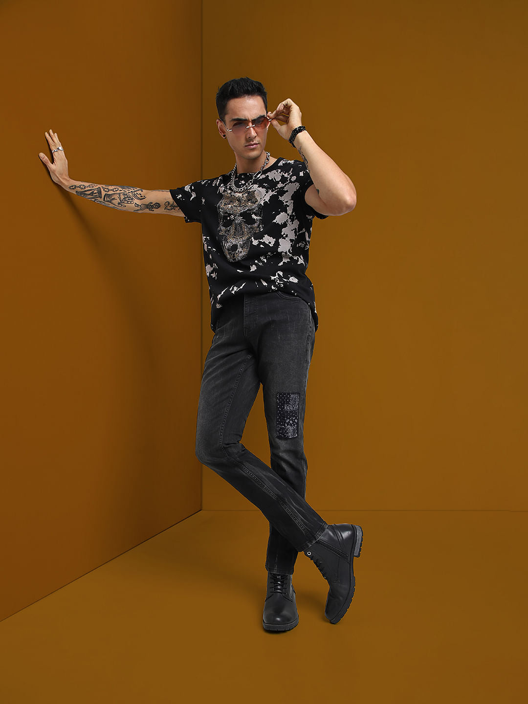 UNMATCHED by JACK&JONES Black Appliqu   Detail Distressed Slim Jeans