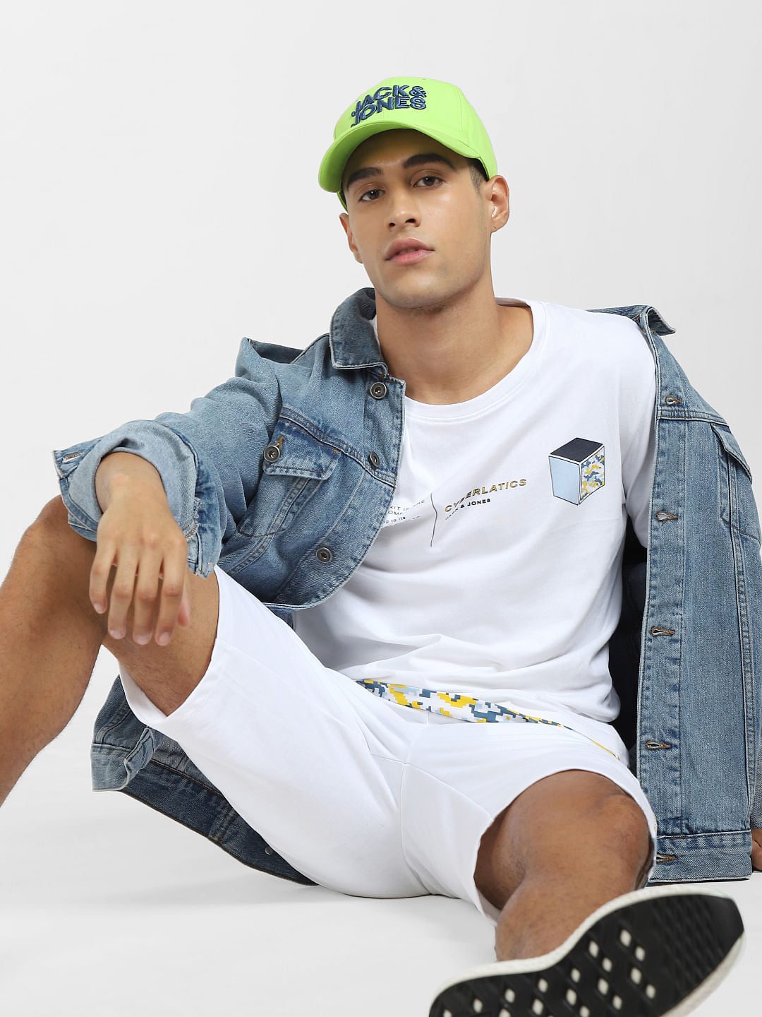 White Graphic Print Crew Neck T-shirt - S