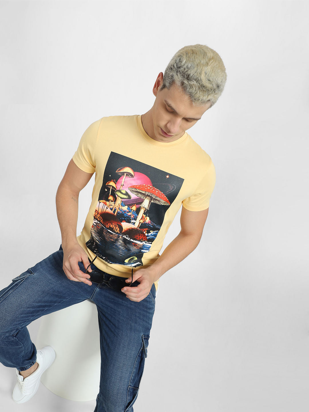 Beige Graphic Print Crew Neck T-shirt - S