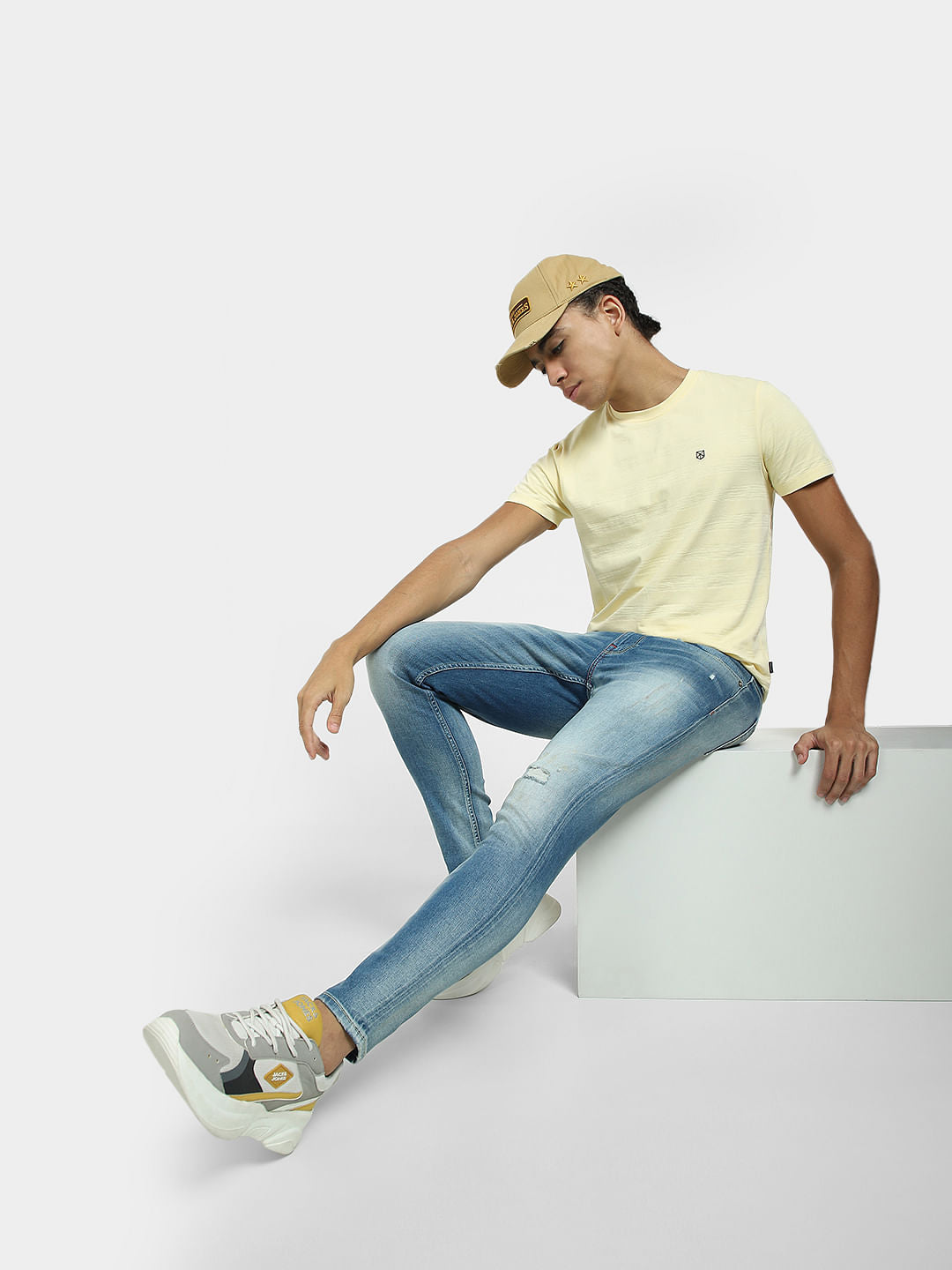 Light Blue Mid Rise Distressed Slim Fit Jeans - 28/30
