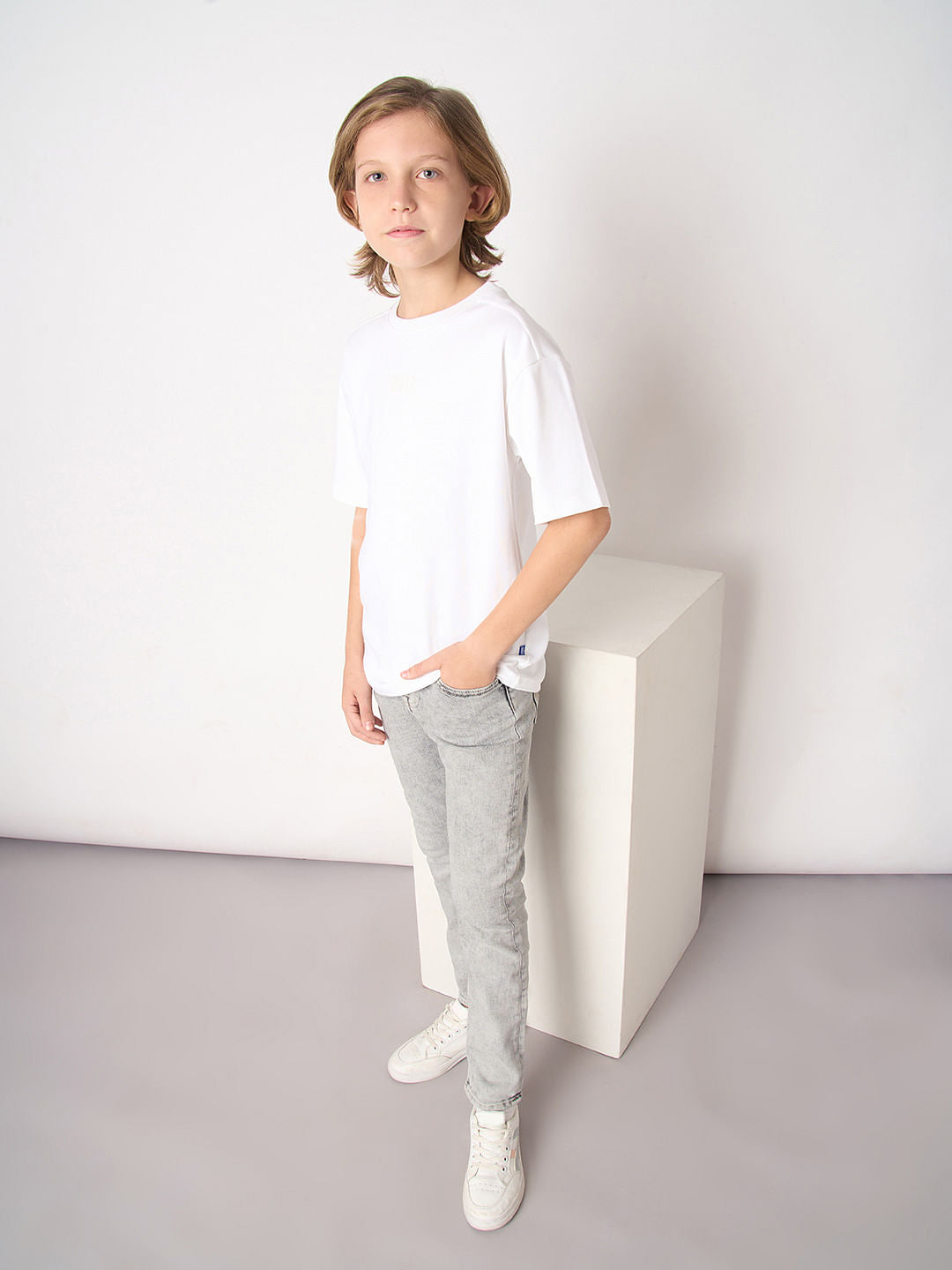 Boys Light Grey Mid Rise Straight Fit Jeans - 4/5Y