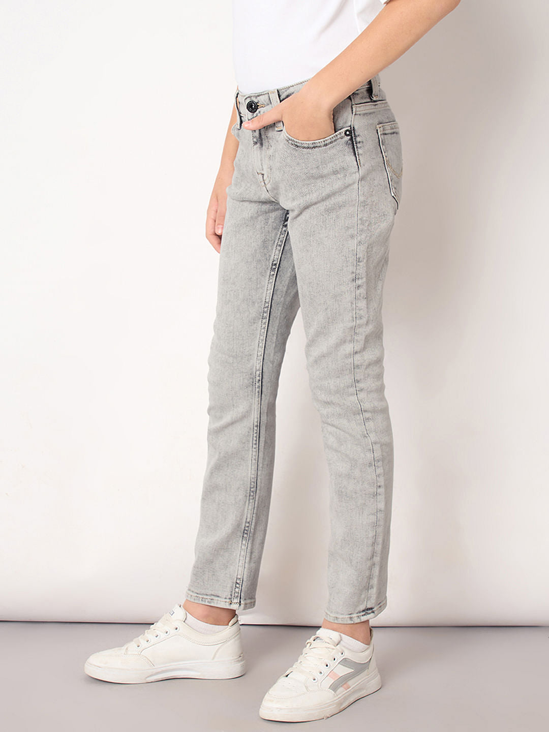 Boys Light Grey Mid Rise Straight Fit Jeans