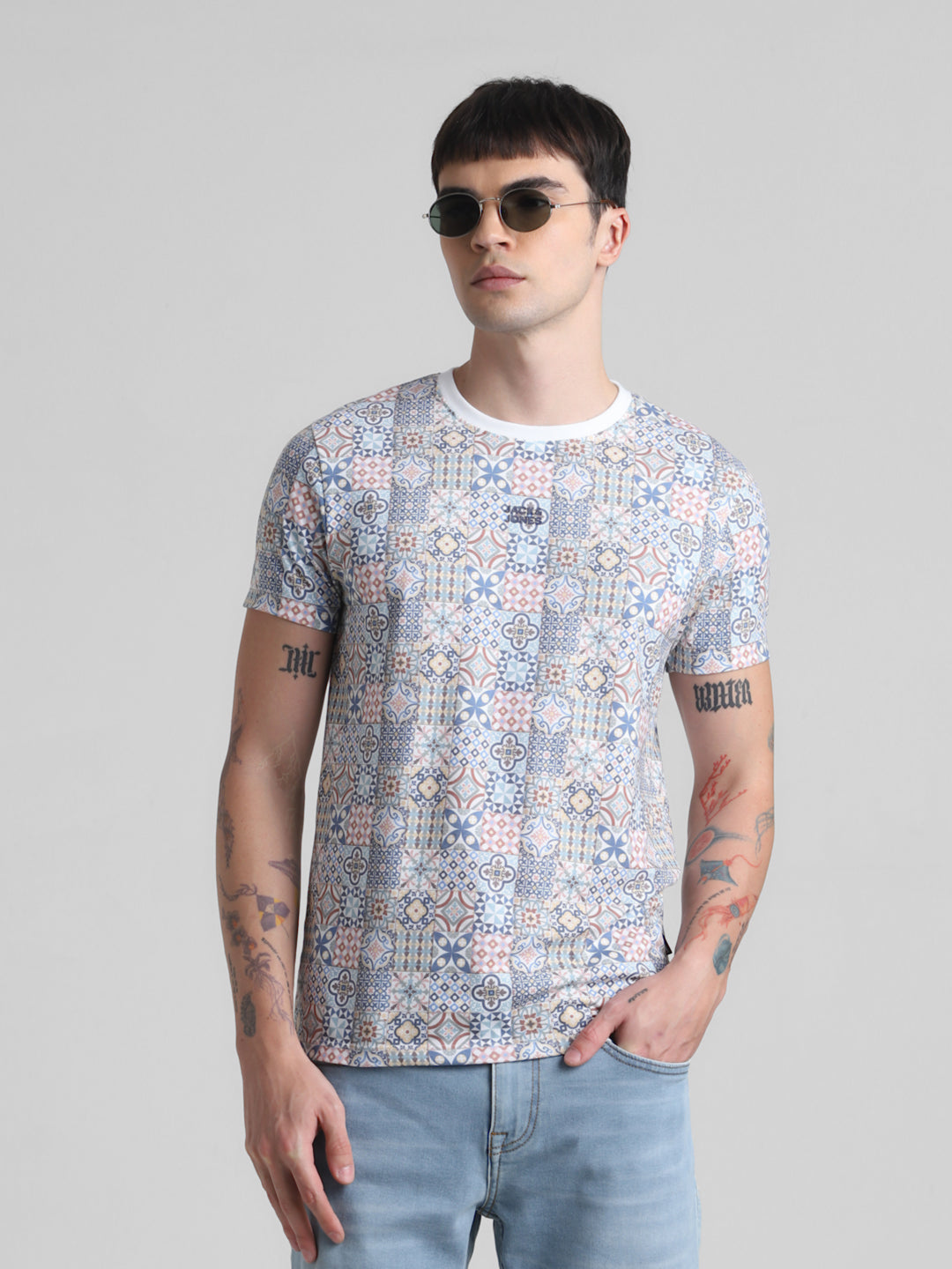 Abstract Tile Printed T-shirt - M