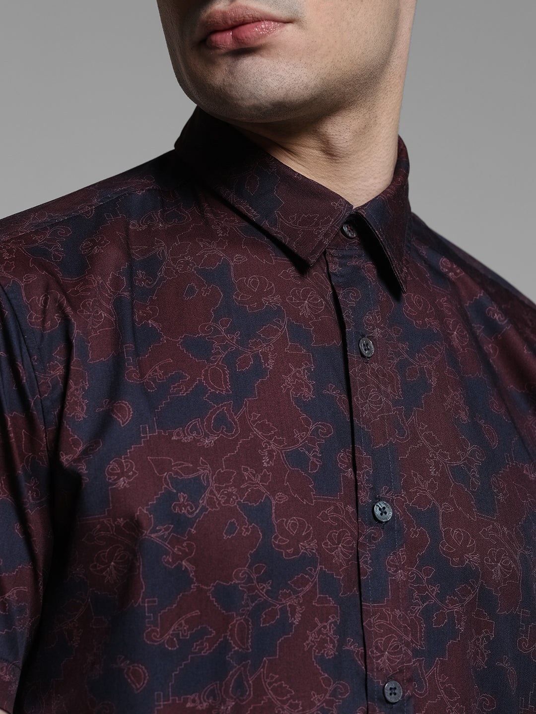 Printed Slim Fit Short Sleeves Shirt