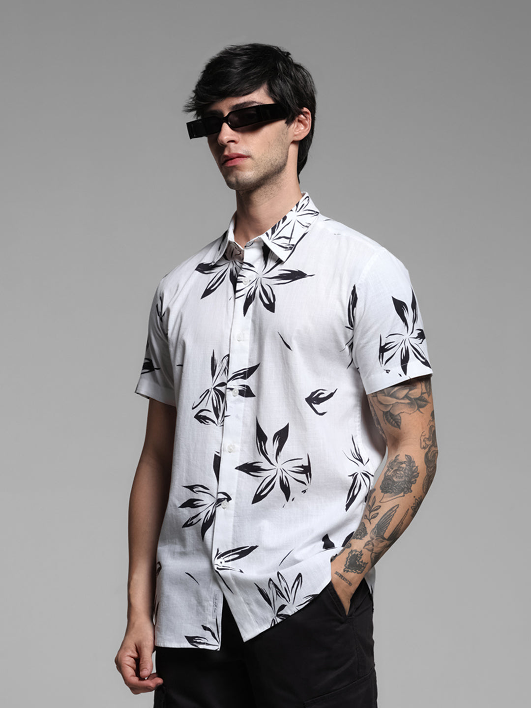 White Floral Short Sleeves Shirt - S