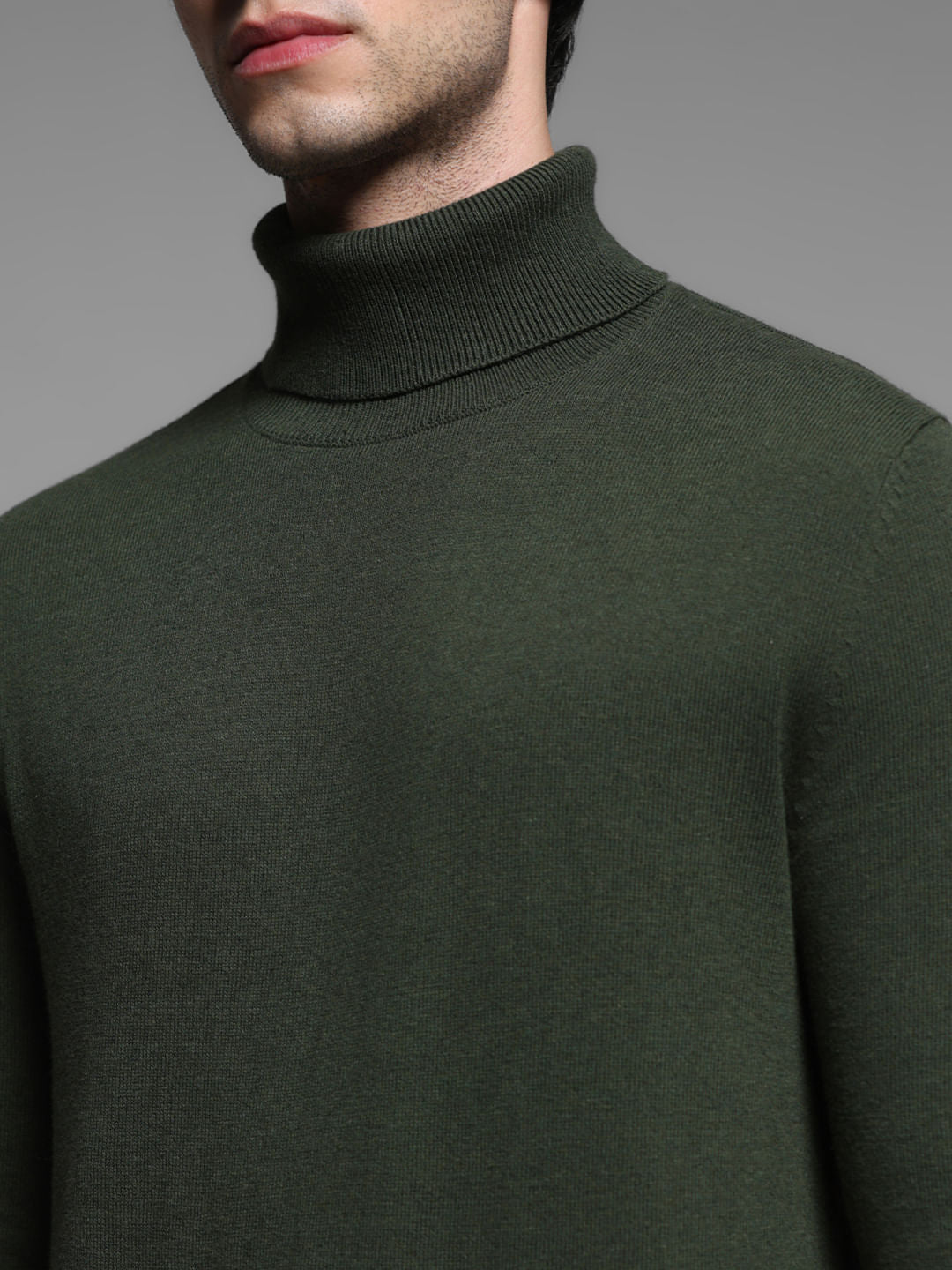 Green Turtle Neck Flat Knit Pullover