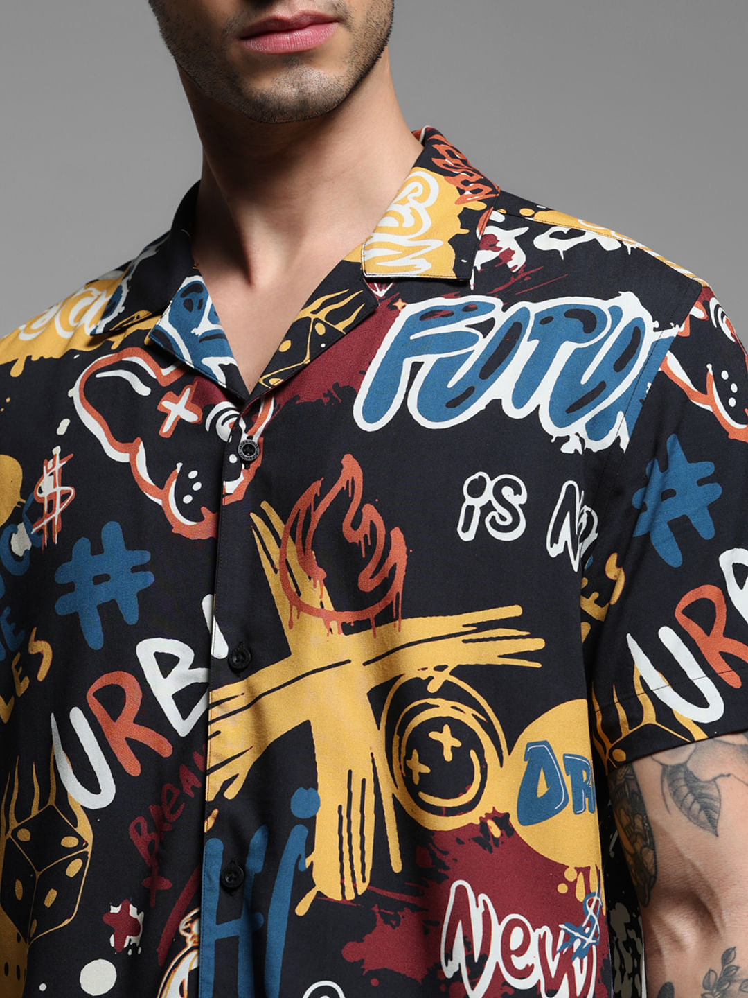 Black Graphic Print Short Sleeves Shirt