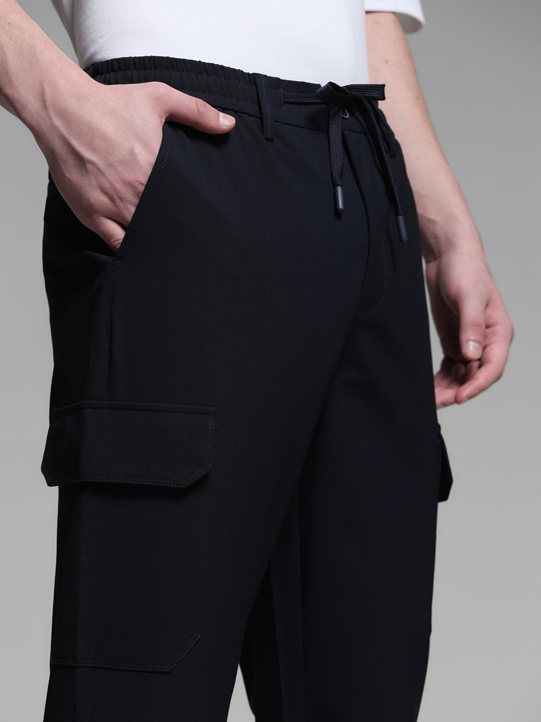 Men Solid Navy Blue Regular Fit Cargo Pants With 6 Pockets
