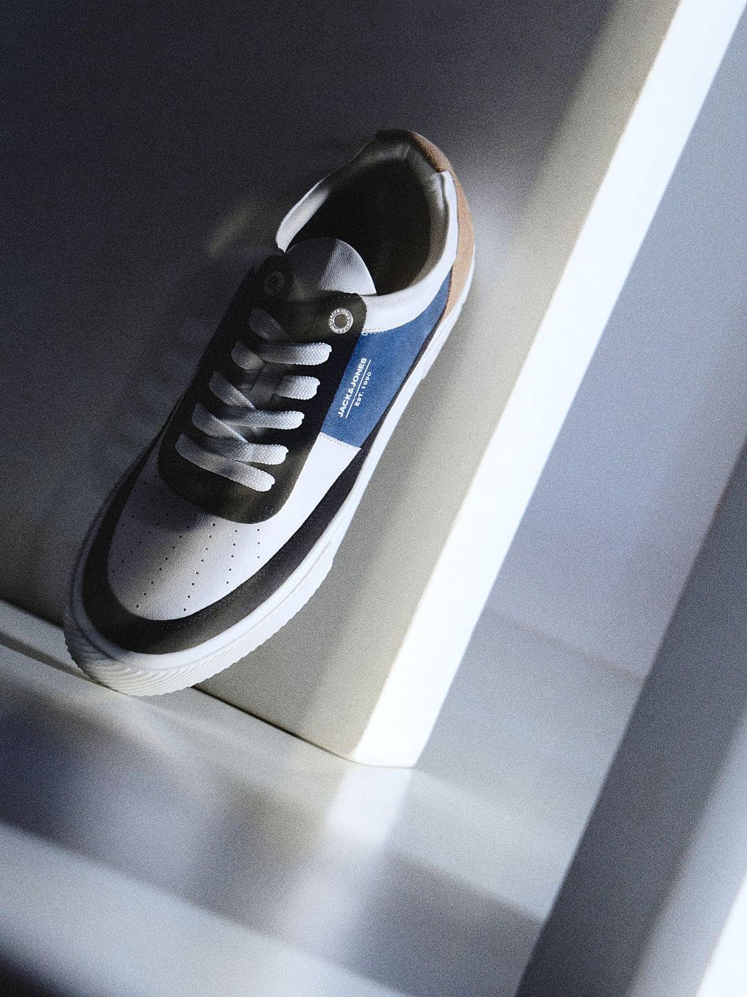 White Suede Detail Colourblocked Sneakers - 40
