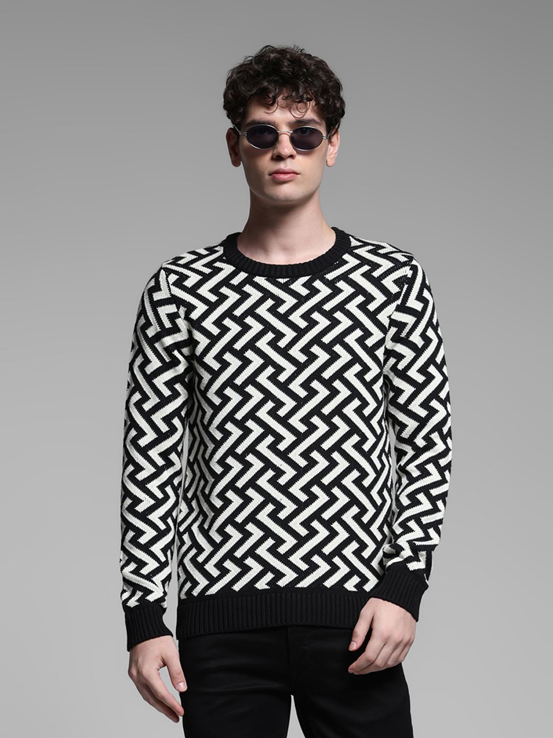 Black Jacquard Printed Pullover - S