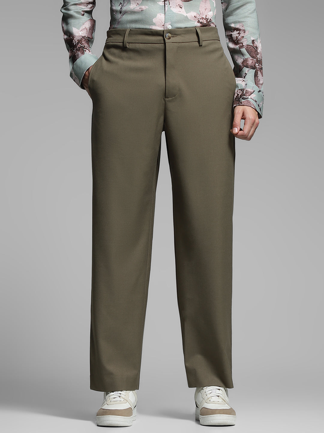 Men's Brown Solid Loose Fit Chinos With Button & Zip Fly - S