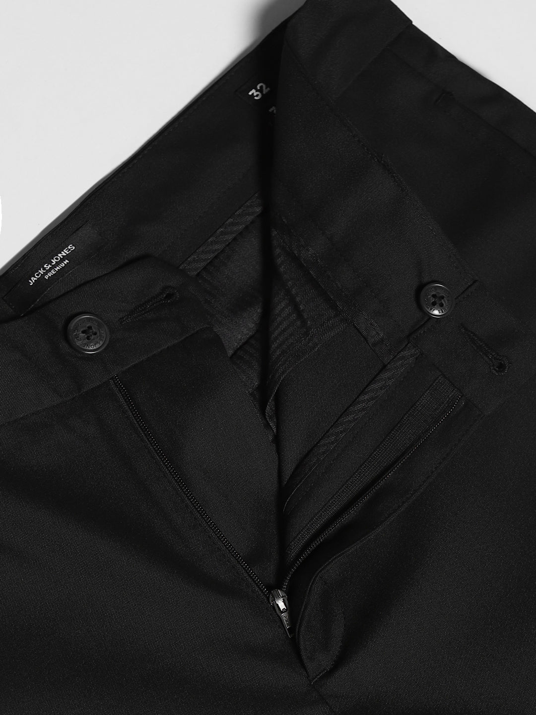 Men's Black Solid Loose Fit Chinos With Button & Zip Fly