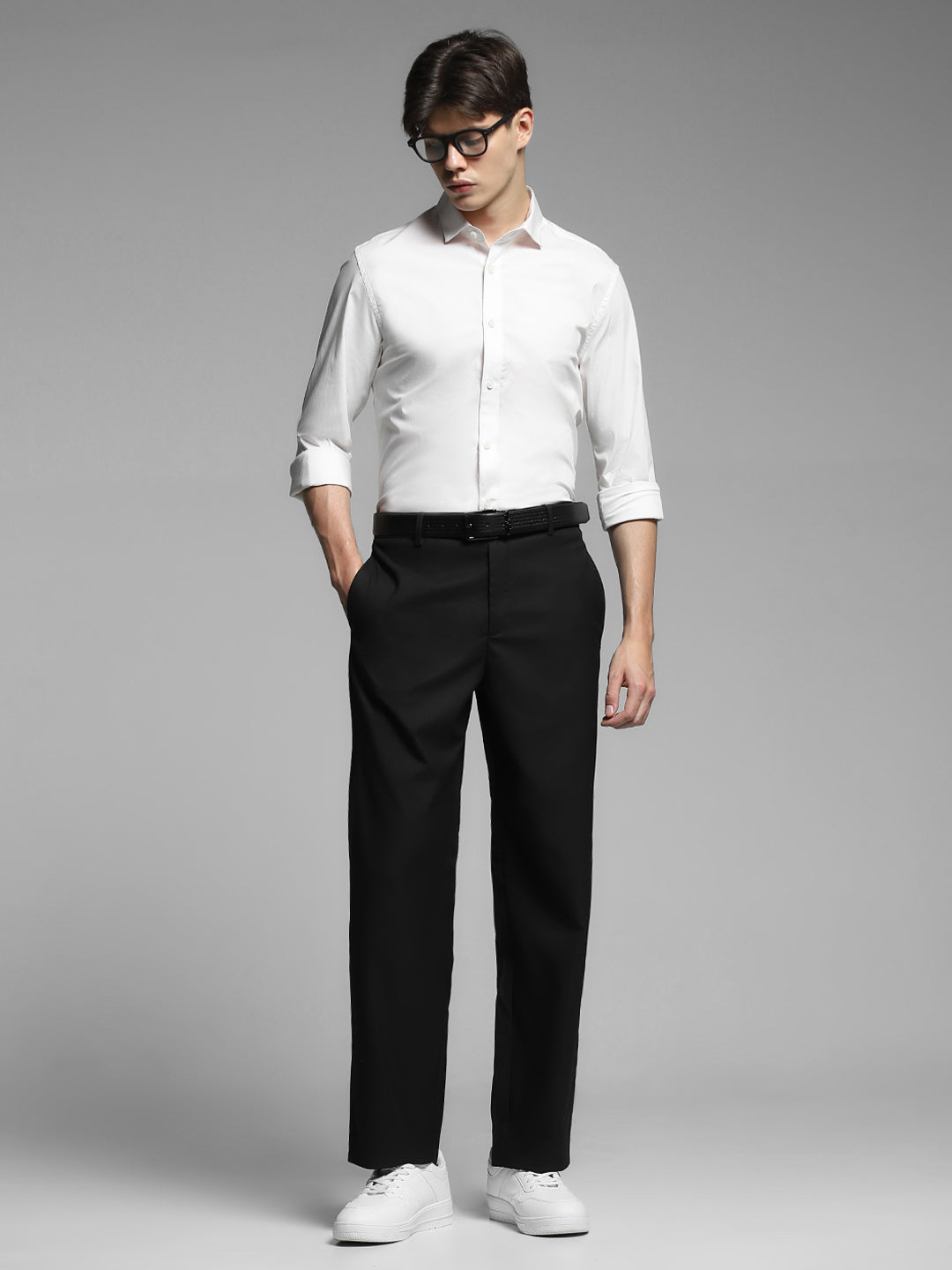 Men's Black Solid Loose Fit Chinos With Button & Zip Fly