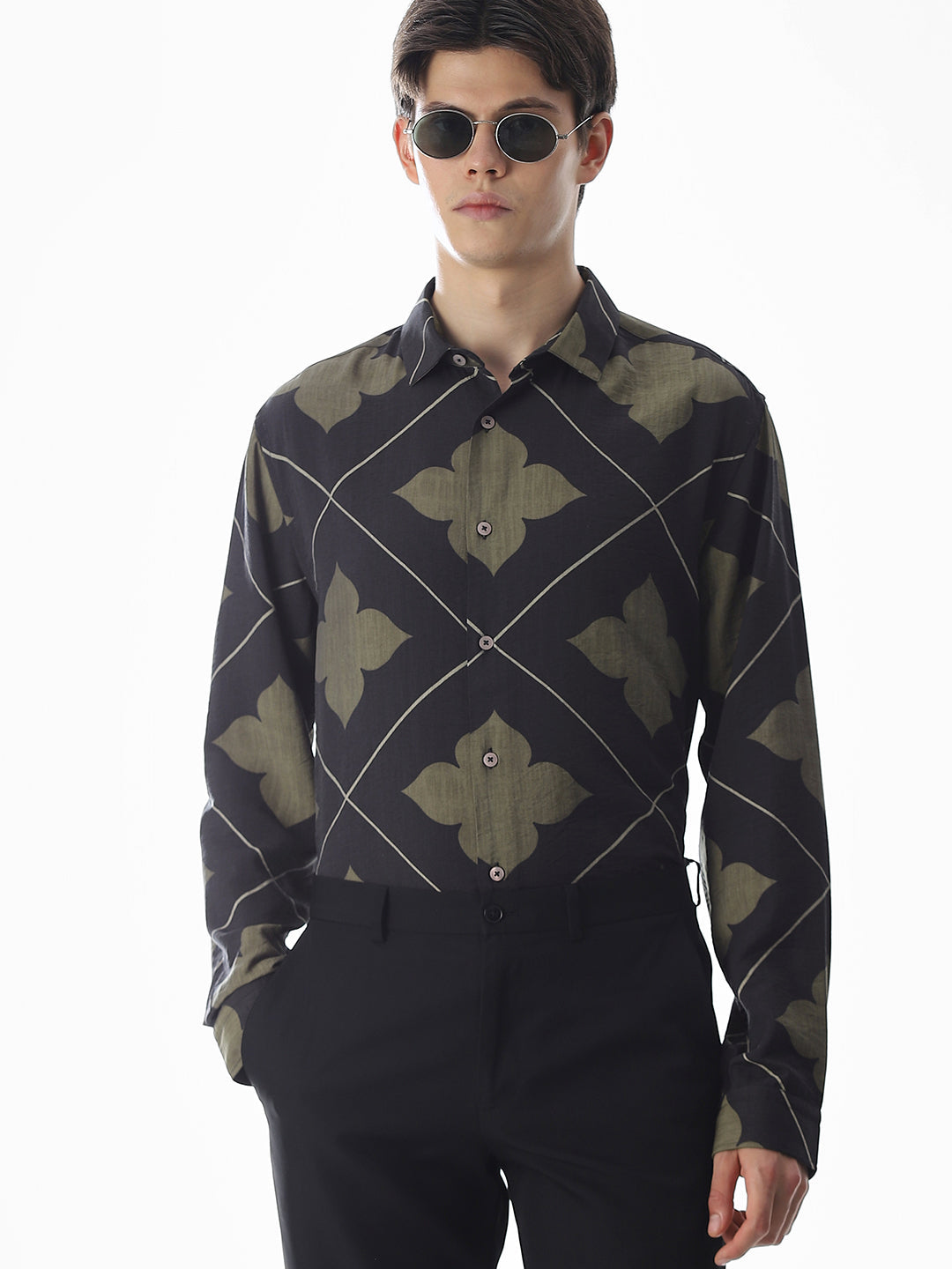 Slim Fit Printed Short Sleeves Shirt - M