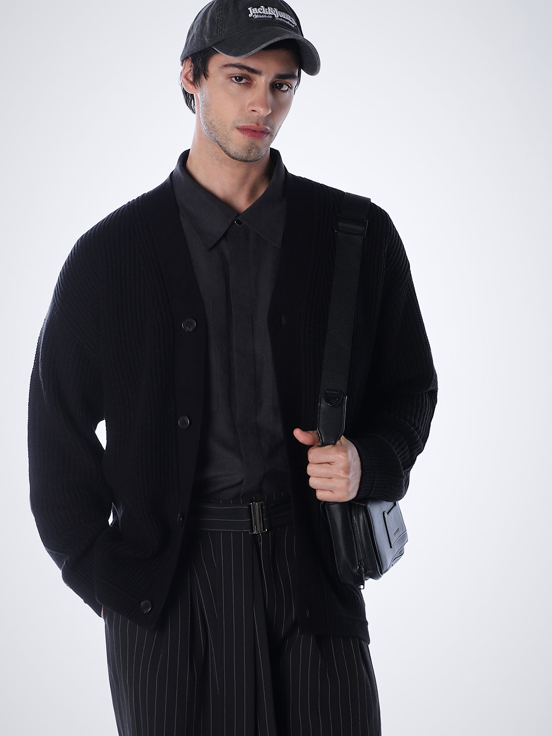 V-Neck Buttoned Cardigan - Black - L