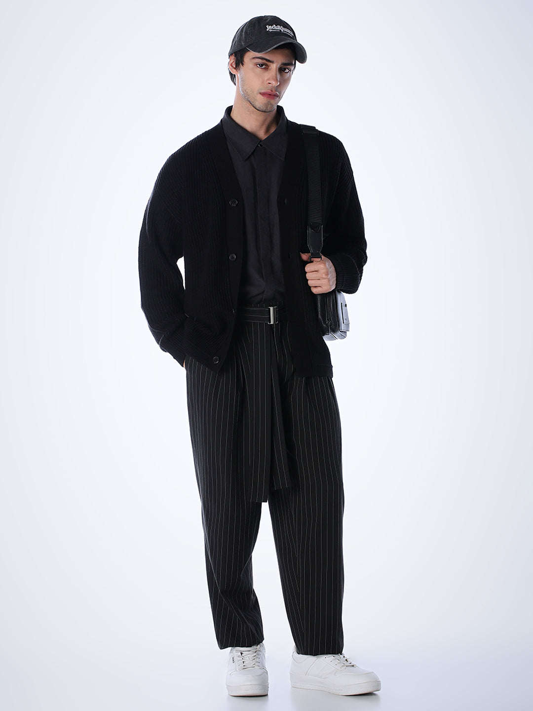 V-Neck Buttoned Cardigan - Black